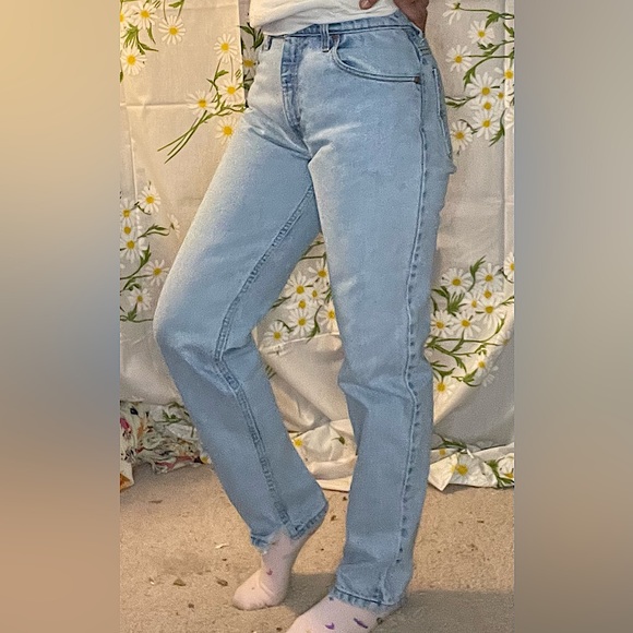 Levi's Denim - Vintage 90s Levi’s 550 super light wash high waisted mom jeans